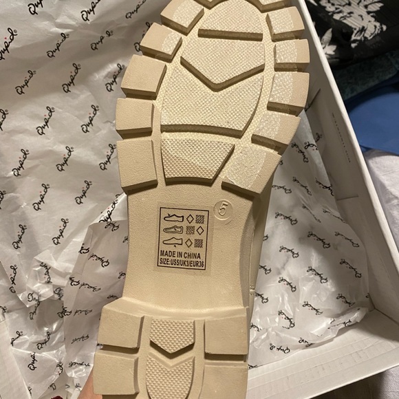 NEW Qupid Renley lug booties stone nubuck in size 5 - Picture 6 of 6